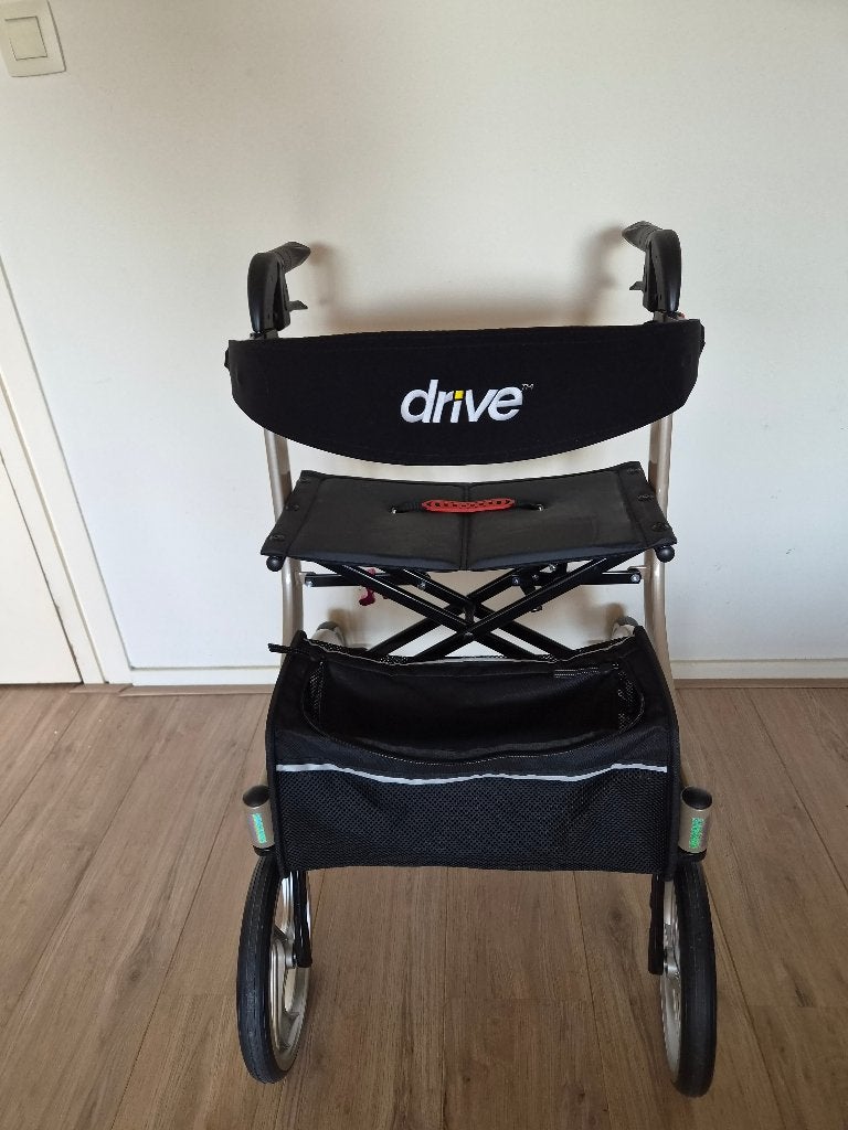 Rollator (Nitro Drive), Ophalen, Lichtgewicht, Zo goed als nieuw