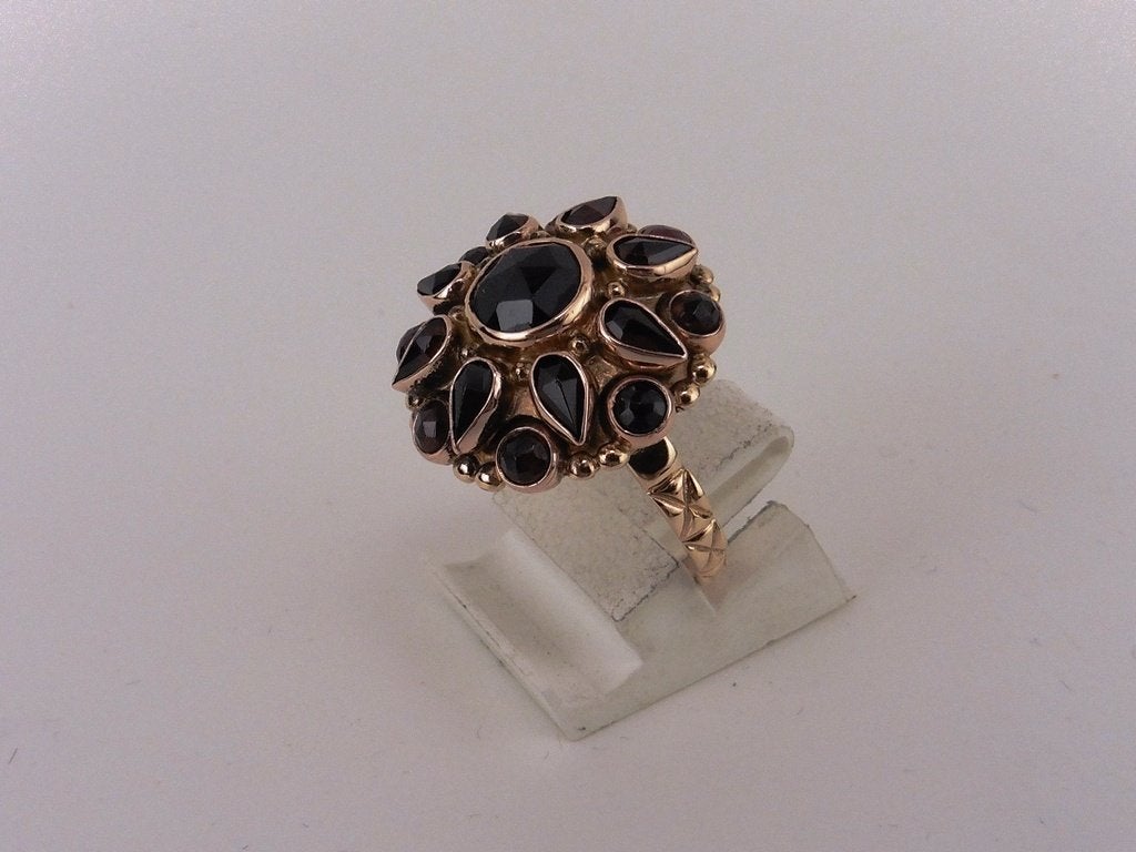 Gouden damesring met granaat                             G44, Gebruikt, ., Ophalen of Verzenden, Dame