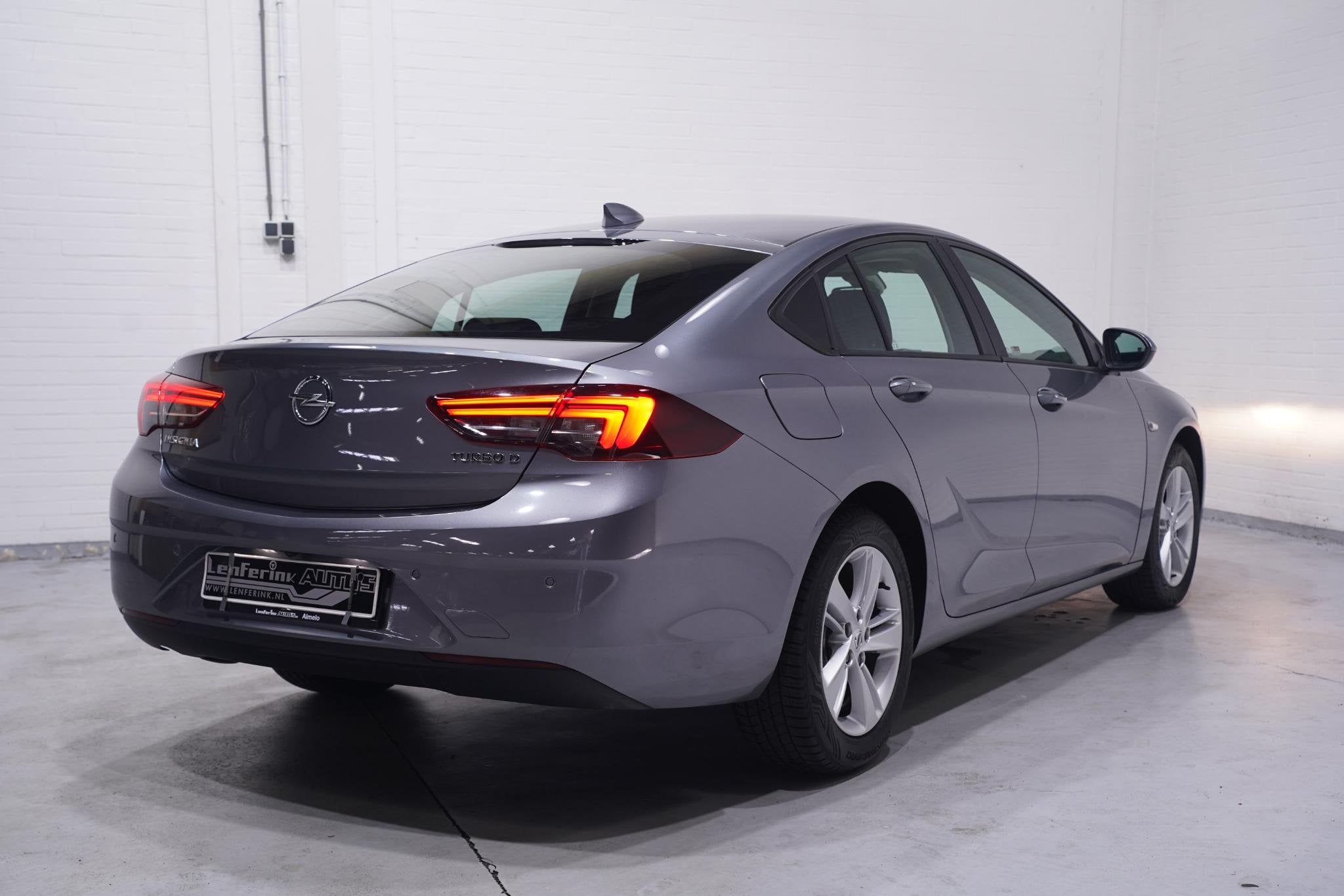 Foto 9 van Opel Insignia Grand Sport 1.6 CDTI Business Executive naviga