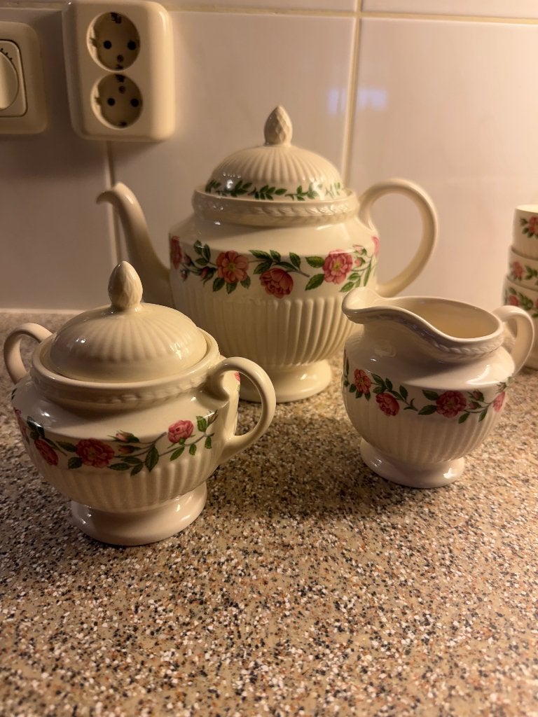 Wedgwood Rosalind theeservies – theepot, suikerpot & melkkan, Ophalen