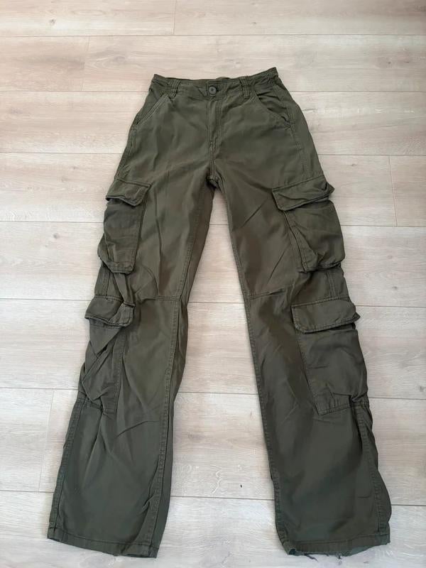 Cargo broek Bershka straight multicargo kaki maat 36 S, Overige kleuren, Zo goed als nieuw, W28 - W29 (confectie 36), Bershka