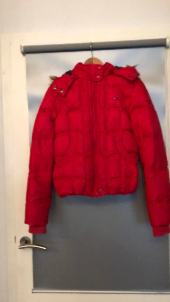 Tommy Hilfiger Rode Puffer Jas met Bontkraag, Ophalen of Verzenden, Gedragen, Maat 38/40 (M), Rood