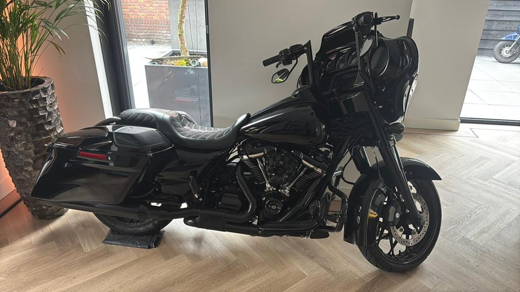 Harley Davidson street glide - 114 FLHTK Special (bj 2020), Particulier, Toermotor