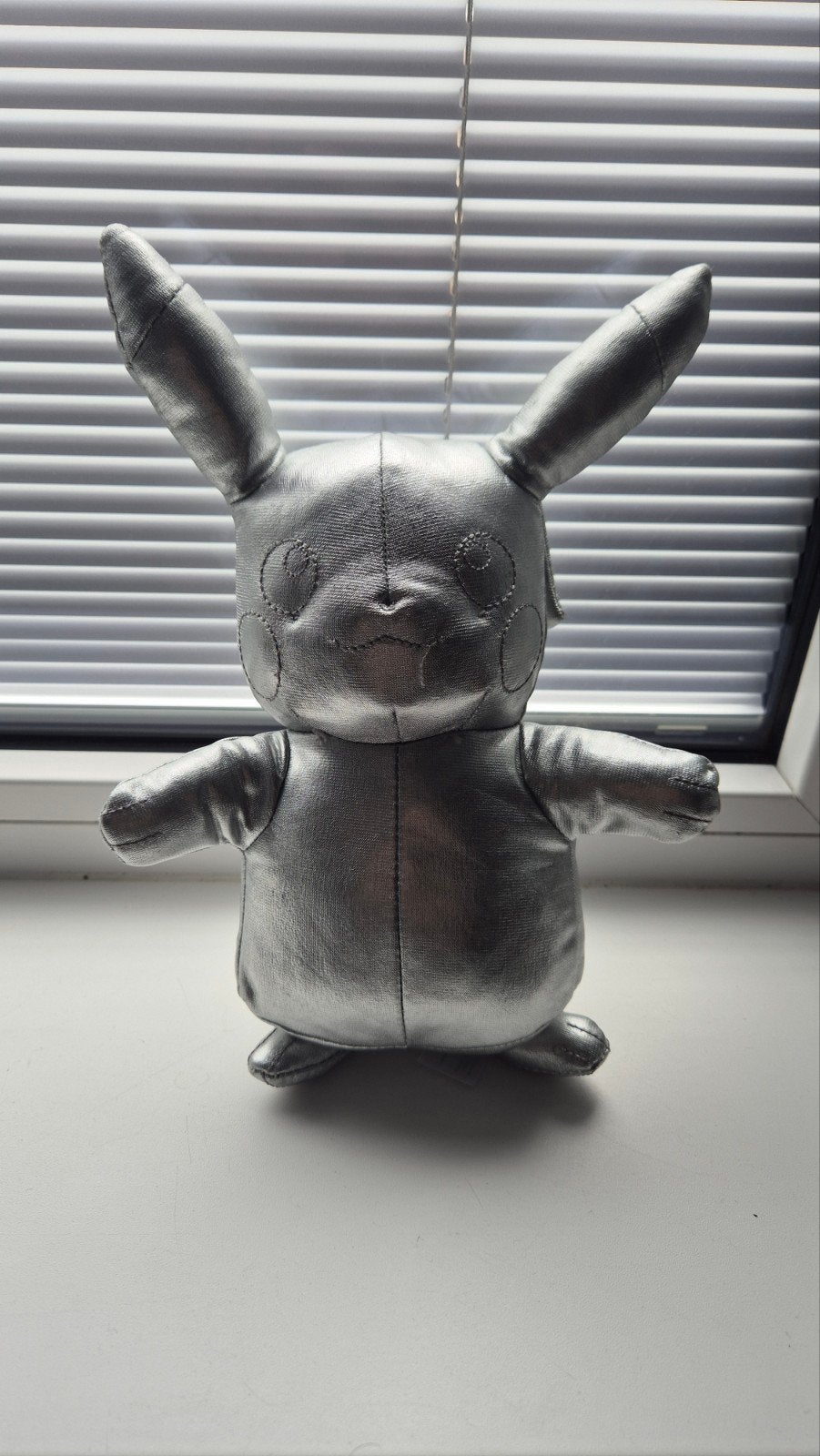 Zilveren Pikachu Knuffel - Pokémon (2021) 25th anniversairy, Zilver, Overige typen, Ophalen of Verzenden, Middelgroot (20 tot 80 cm)