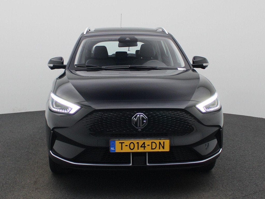 MG ZS EV Long Range Luxury 70 kWh | 360 graden camera | pano, Auto's, MG, 12 maanden, Gebruikt, ZS, Zwart