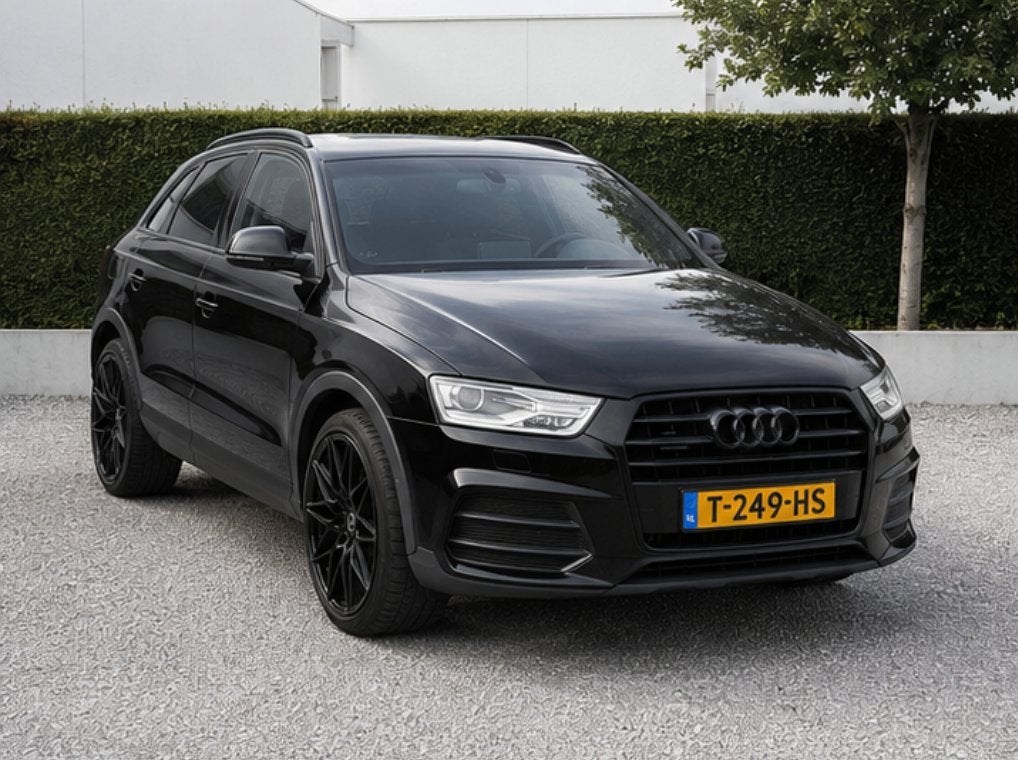 Audi Q3 2.0tfsi 300 PK Quattro Panoramadak Apple Carplay APK, 4 cilinders, 1984 cc, Zwart, Handgeschakeld