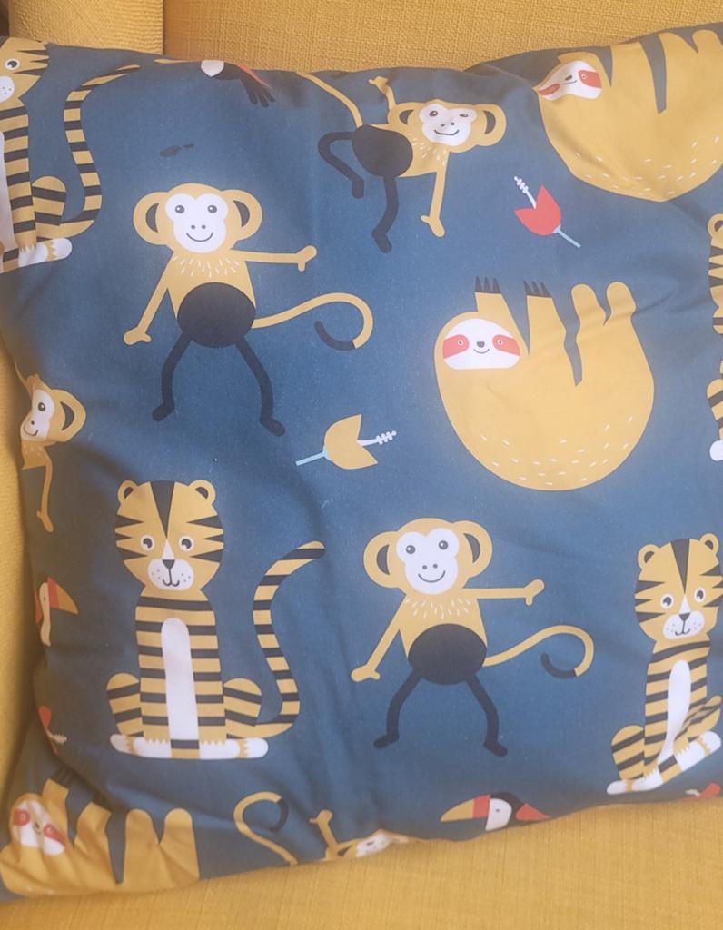 Kinderkussen blauw / geel, Ophalen, Zo goed als nieuw, Kleed of Kussen