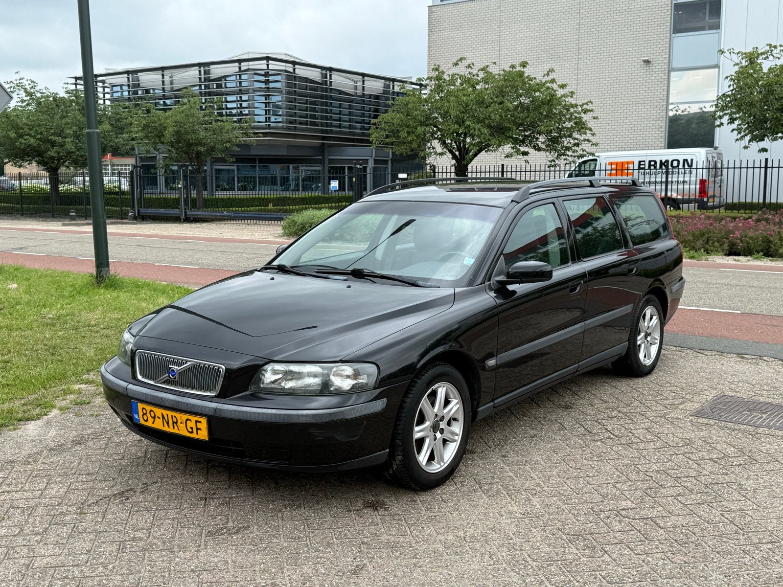 Volvo V70 2.4 140PK 2004 Zwart 1e eigenaar, vol onderhoudshi, Voorwielaandrijving, 1800 kg, Zwart, Stationwagon