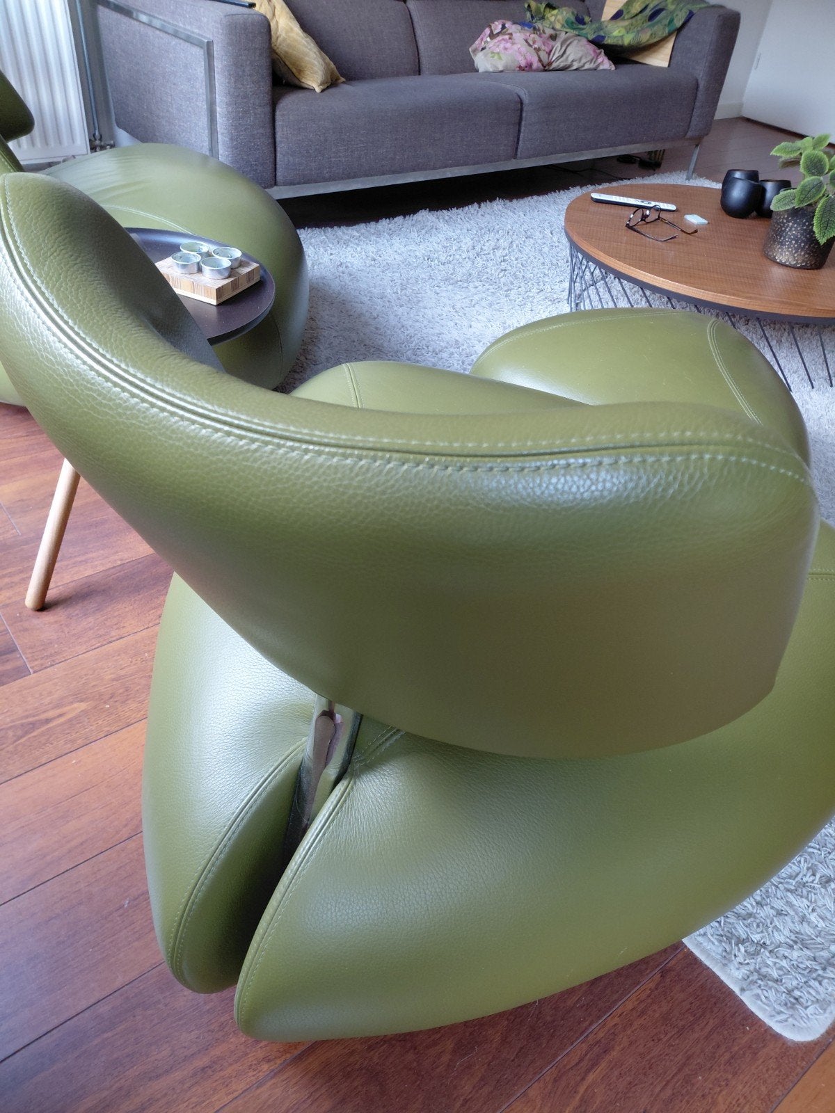 Foto 7 van Set van 2 Design fauteuils met poef (Merk Leolux)