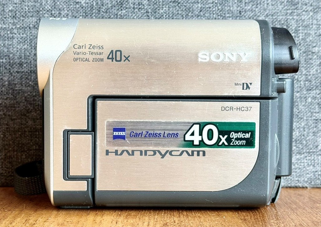 SONY Handycam DCR-HC37E Mini DV Camera, Mini dv, 20x of meer, Ophalen of Verzenden, Zo goed als nieuw