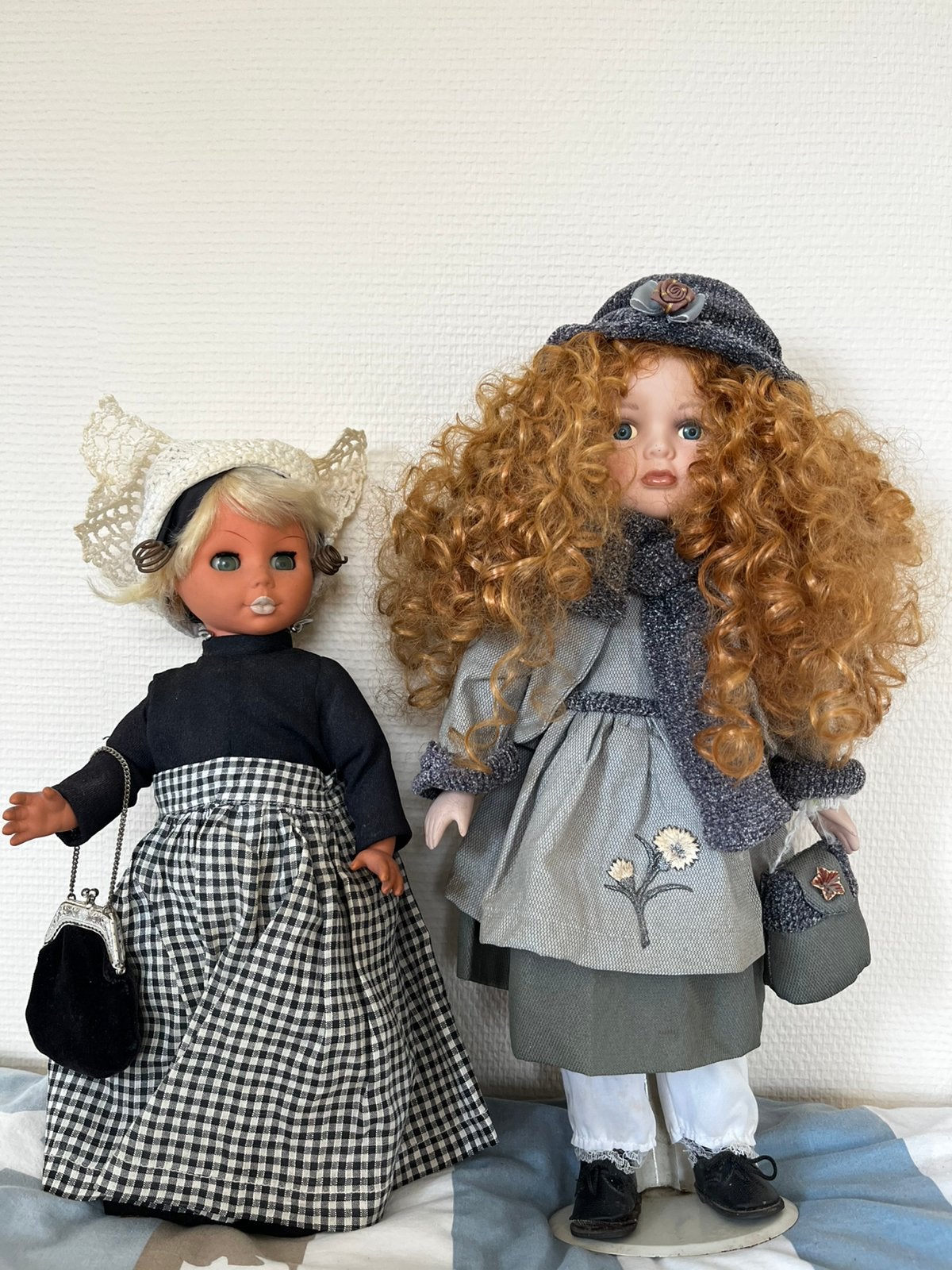 Poppen, een Zeeuwse klederdracht en een vintage pop(2stuks), Ophalen, Gebruikt, Pop