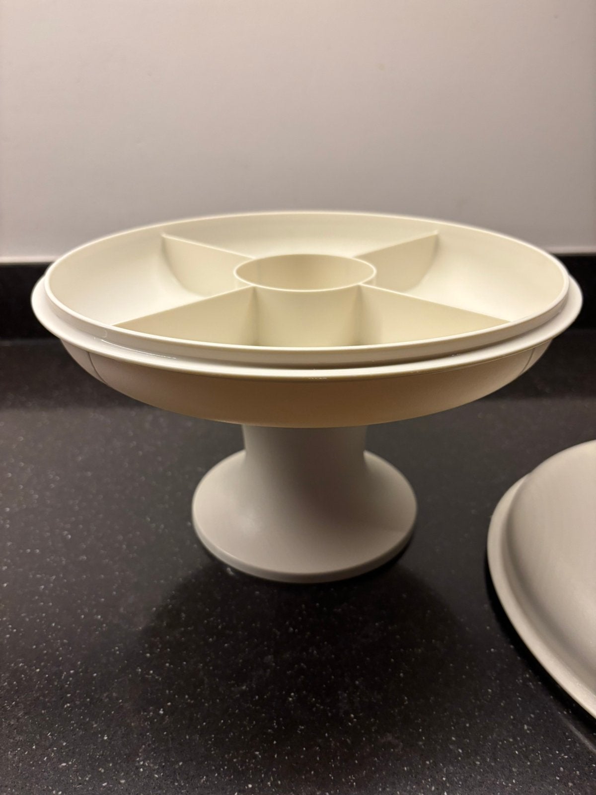 Tupperware serveer/fruitschaal op voet, Ophalen of Verzenden, Zo goed als nieuw, Wit, Schaal