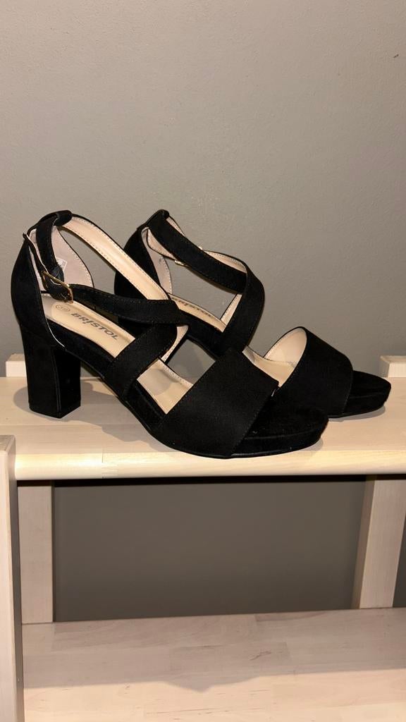 Bristol sandalen op hakken zwart Nieuw in de doos maat 39, Schoenen met lage hakken, Zwart, Nieuw, Ophalen of Verzenden