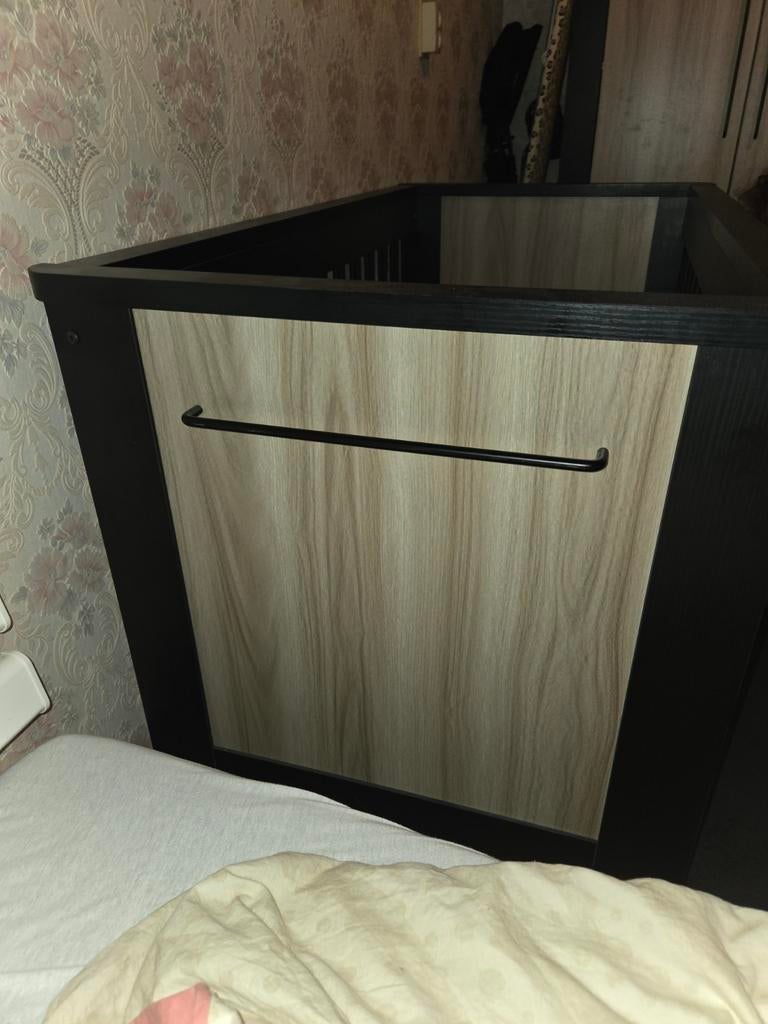 Baby bed zwart, Ophalen of Verzenden, Zo goed als nieuw, Ledikant