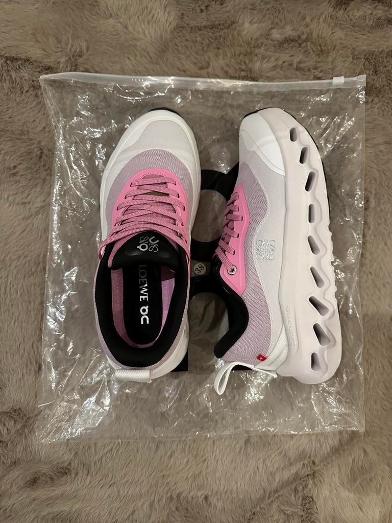 on cloud x loewe, Ophalen of Verzenden, Zo goed als nieuw, Zwart, Sneakers of Gympen