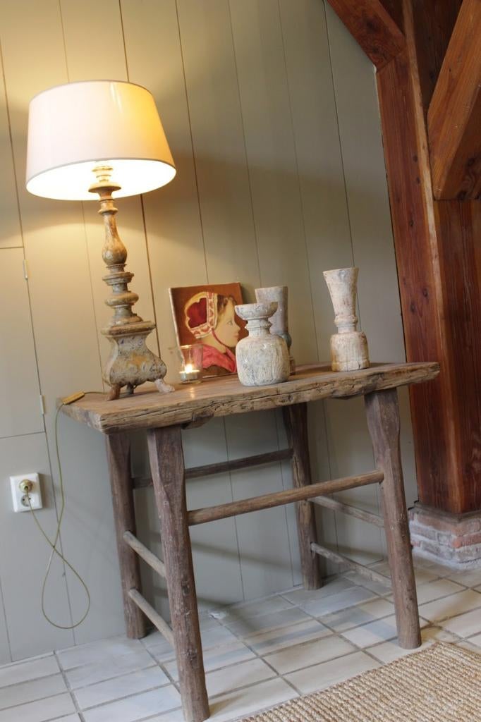 Landelijke doorleefde sidetable van elmwood, Huis en Inrichting, Ophalen