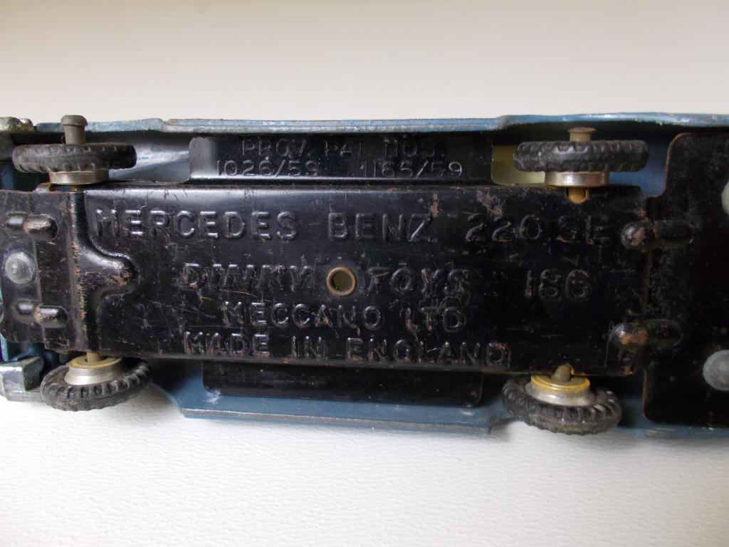 1962 Dinky Toys 186 MERCEDES-BENZ 220 SE (RAF Blue) -G-., Ophalen of Verzenden, Gebruikt, Auto, Dinky Toys