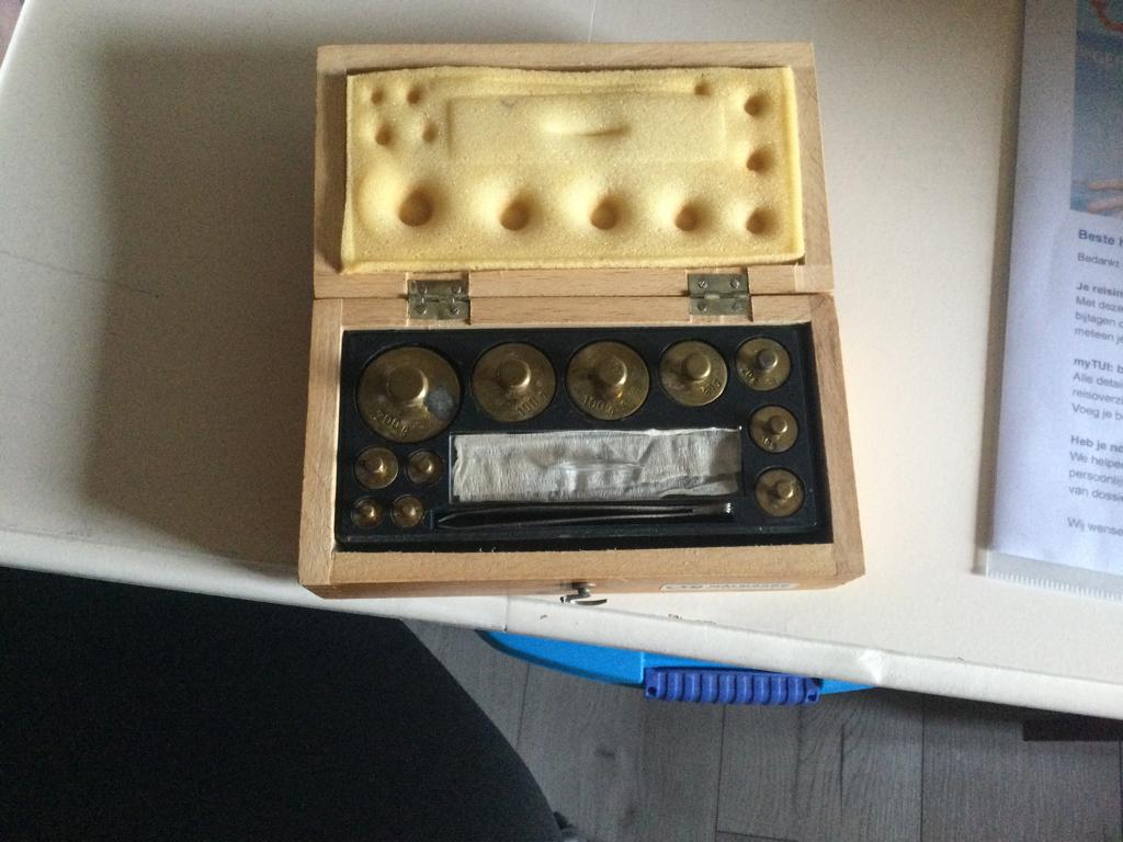 Oude kopren weegschaal, Ophalen