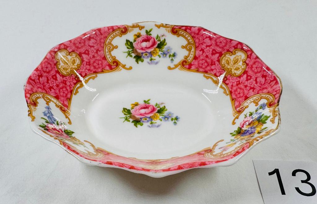 Royal Albert Lady Carlyle Bonbon Schaaltje Vintage, Ophalen of Verzenden, Zo goed als nieuw, Porselein, Bord of Schaal