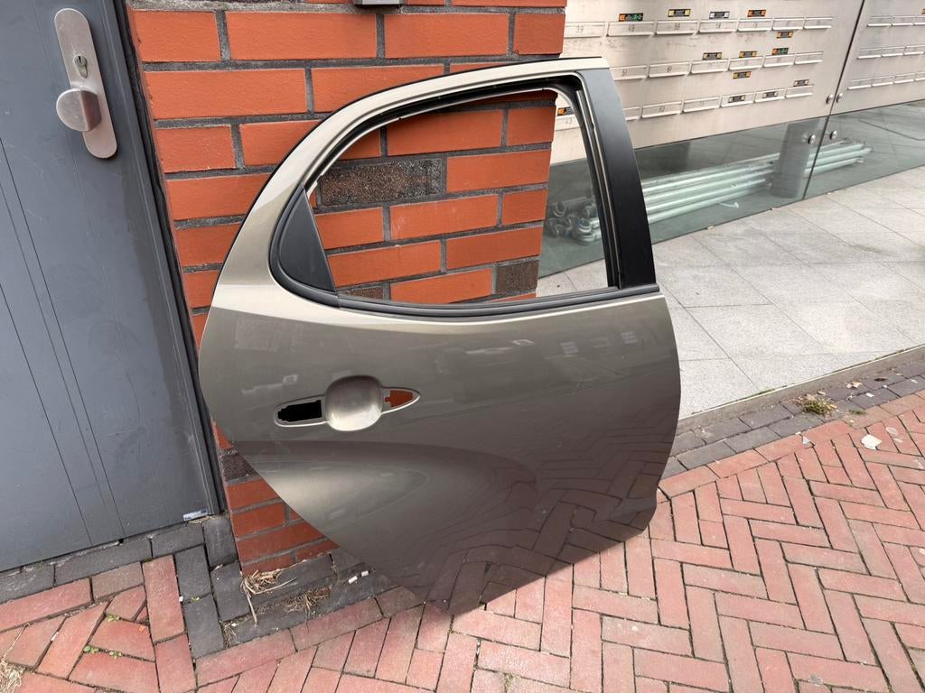 Toyota yaris deur rechtsachter vanaf 2022, Auto-onderdelen, Ophalen, Voor, Toyota, Deur