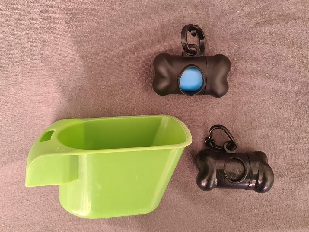 Hondenbrokkenschep met 2 poepzakjeshouders met zakjes, Dieren en Toebehoren, Honden-accessoires, Ophalen of Verzenden, Zo goed als nieuw