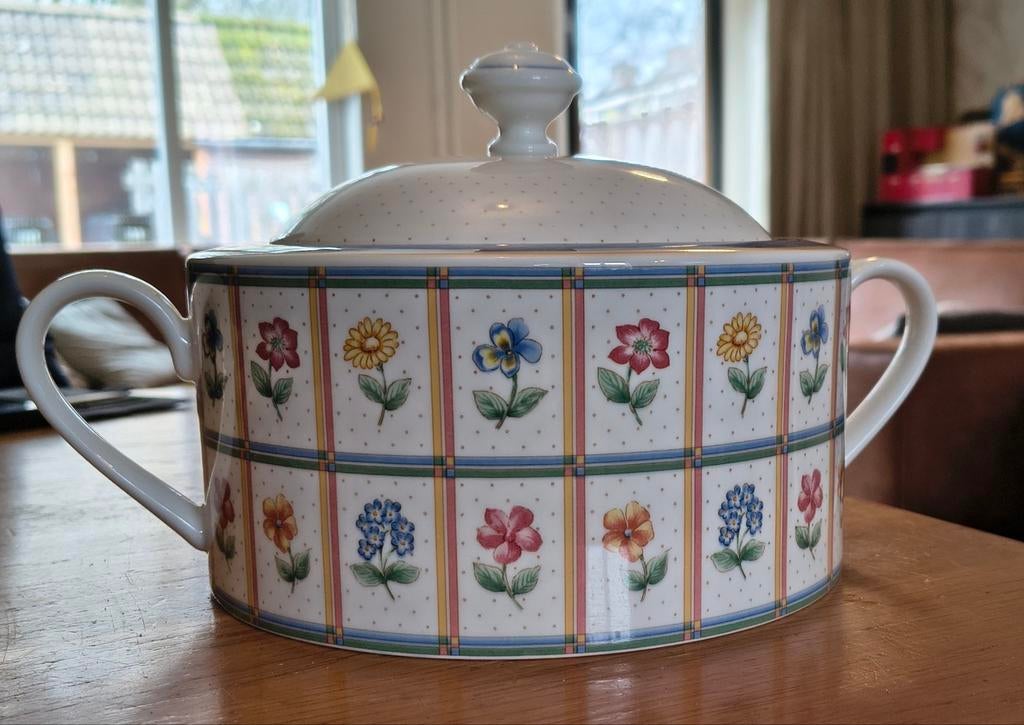 Vintage Villeroy & Boch Julie casserole schaal met deksel, Ophalen of Verzenden, Zo goed als nieuw, Overige materialen