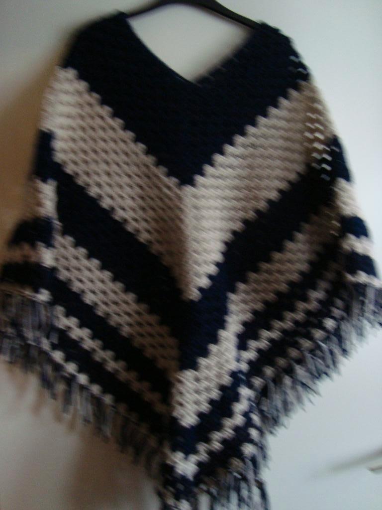 Poncho nieuw handwerk blauw, Ophalen of Verzenden, Nieuw, Maat 42/44 (L), Blauw
