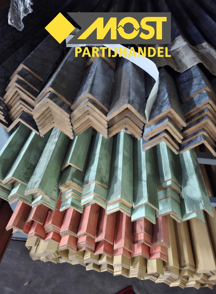 MDF hoekprofielen diverse kleuren, Doe-het-zelf en Verbouw, Plinten en Afwerking, Ophalen, Mdf, Plinten