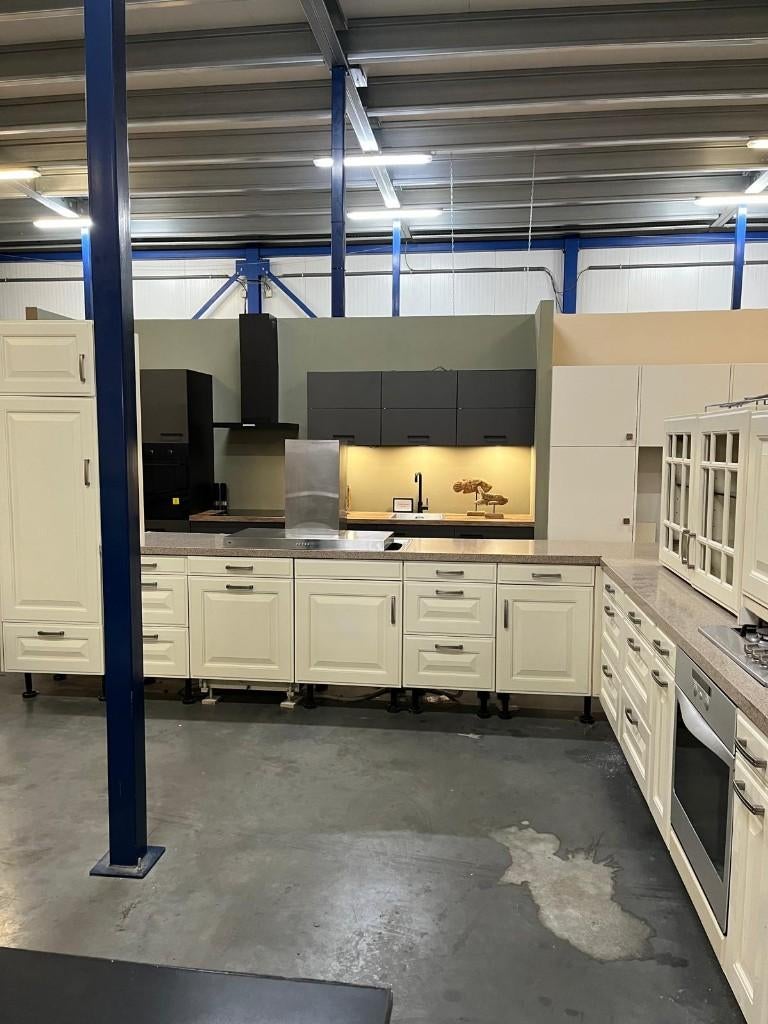 Keuken Compleet 2841 is nu afgeprijsd van €2349 naar €1799