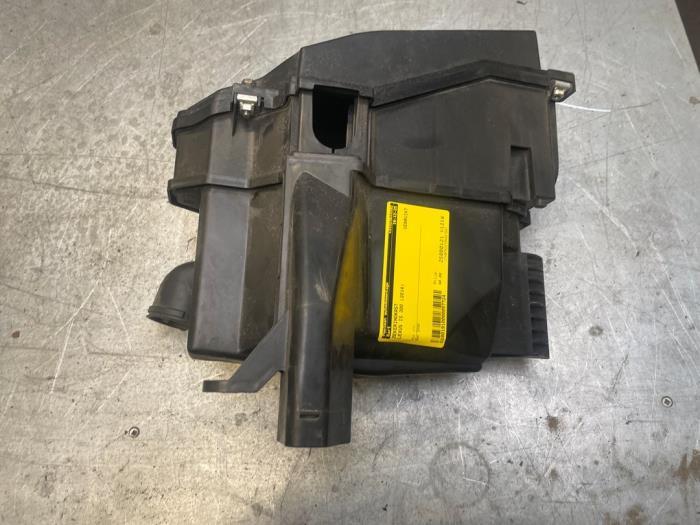 Zekeringkast van een Lexus IS 300, Gebruikt, -, -, -