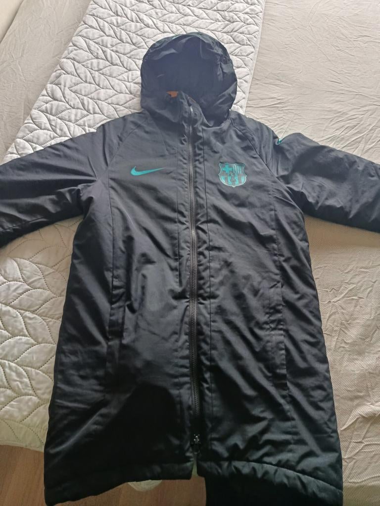 Te Koop Fc Barcelona Parka jas, Sport en Fitness, Voetbal, Maat XS of kleiner, Ophalen of Verzenden, Zo goed als nieuw