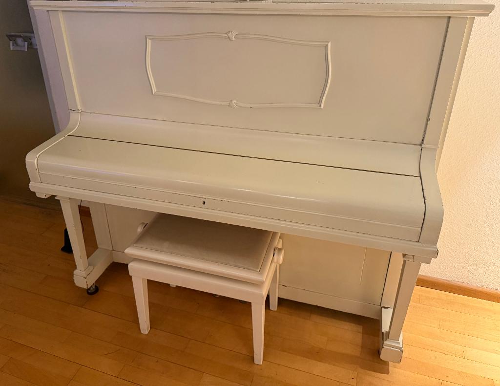 piano wit gespoten   Neumeyer, Ophalen, Gebruikt, Wit, Piano