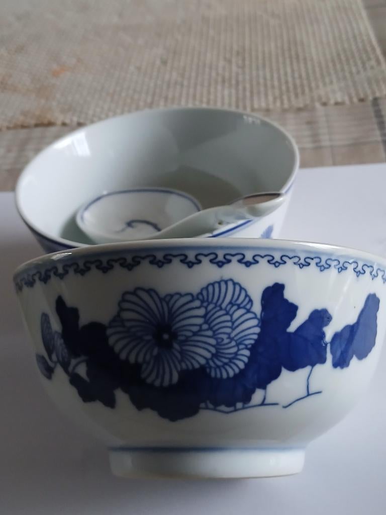 2 chinese bakjes met lepels, Ophalen of Verzenden, Overige materialen, Overige stijlen, Kom(men)