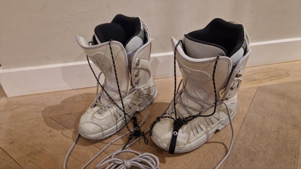 Snowboard schoenen wit maat 255/39, Sport en Fitness, Snowboarden, Ophalen, Gebruikt, Schoenen