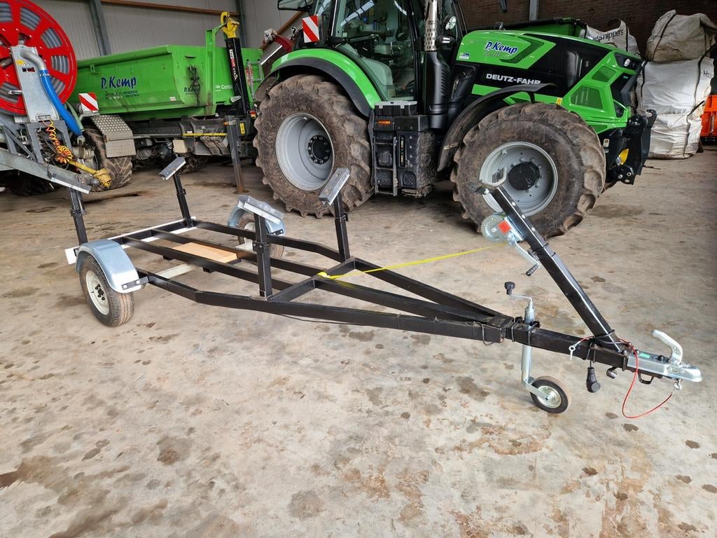 Zeer nette zeilboot trailer 5 meter, Watersport en Boten, Boottrailers, Minder dan 1500 kg, Kantelbaar, Minder dan 6 meter, Ophalen of Verzenden