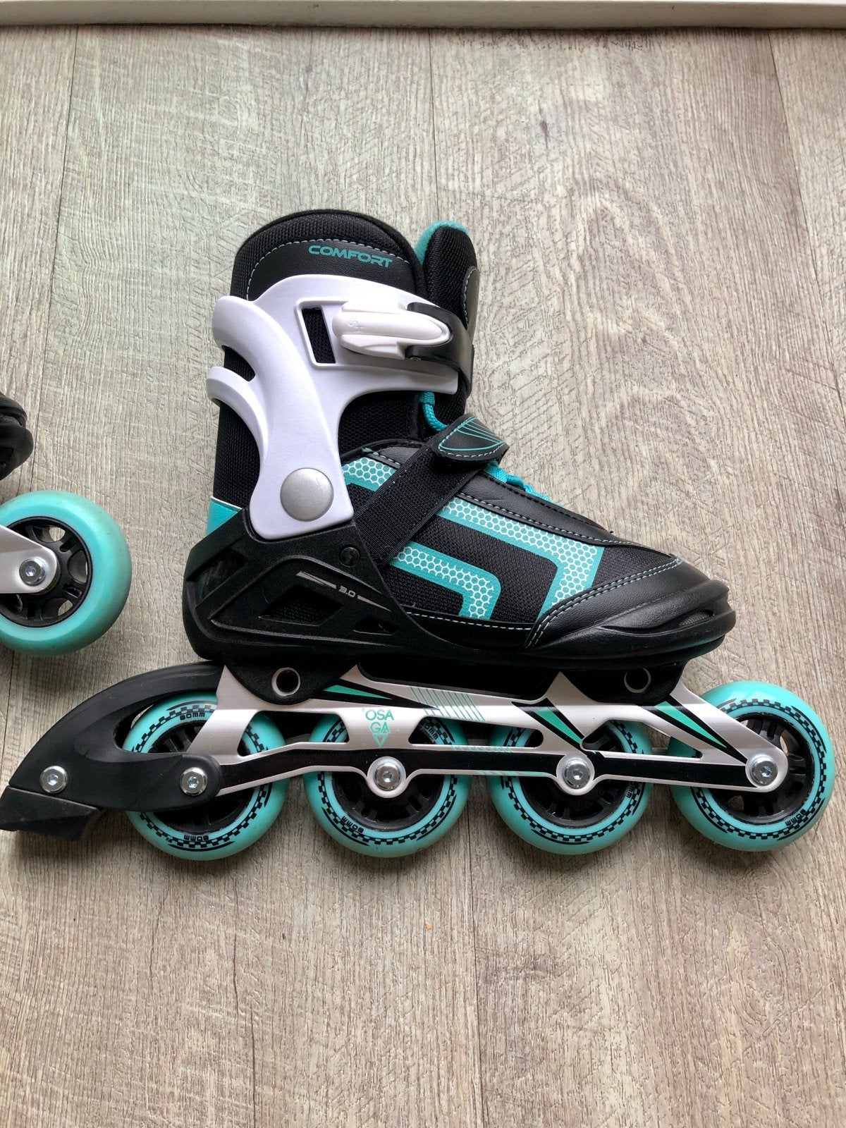 Comfortabele inline skeelers Osaga - Zwart/Turquoise, Sport en Fitness, Dames, Zo goed als nieuw, Inline skates 4 wielen, Ophalen