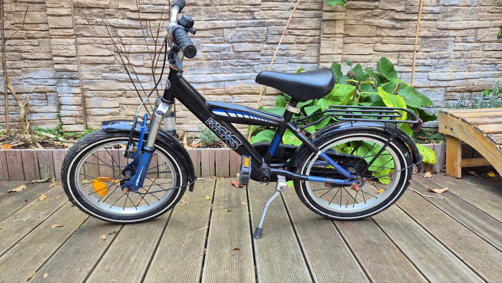 Foto 2 van Kinderfiets Kicks 16 inch - Zwart/Blauw