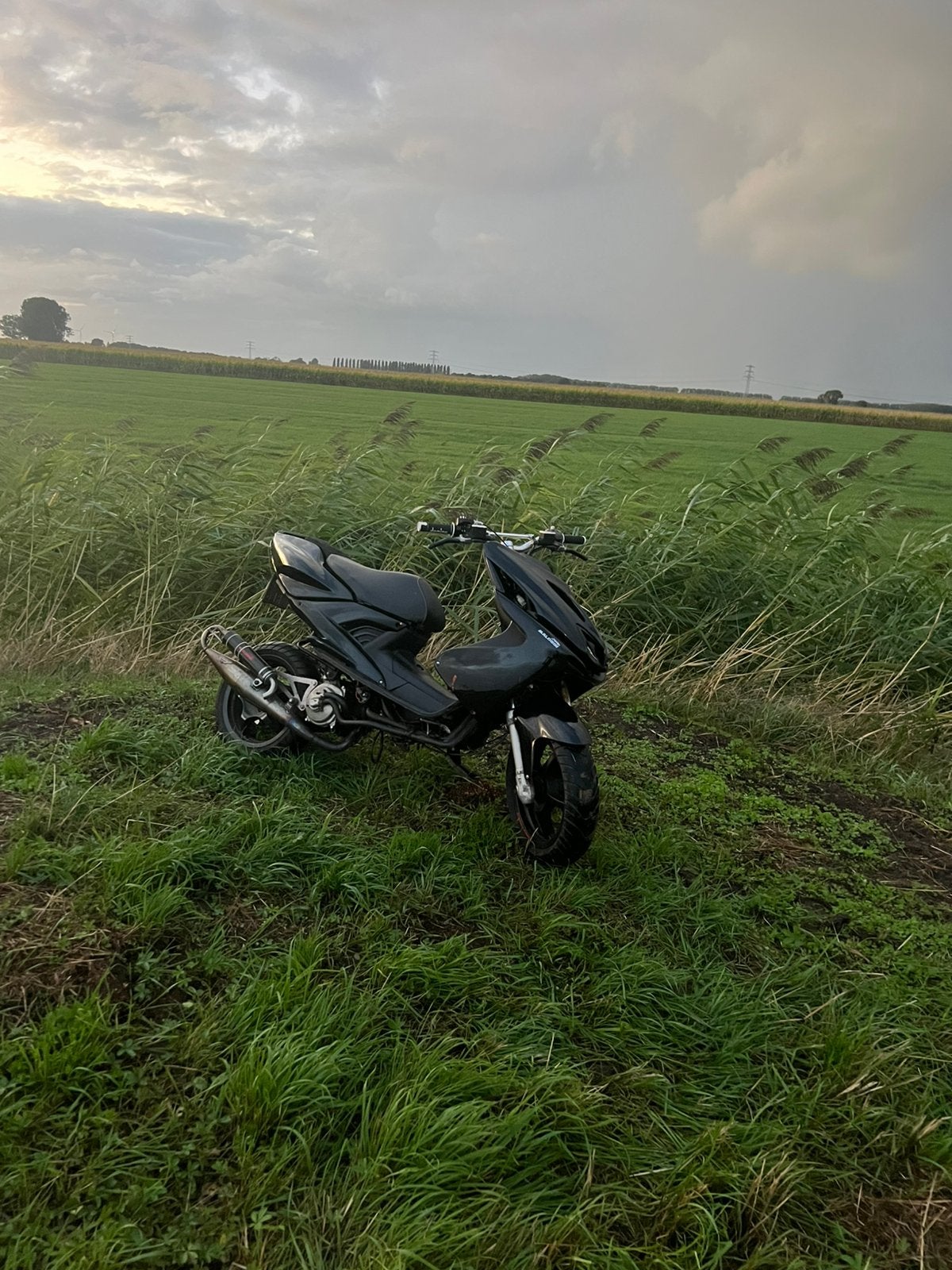 Yamaha Aerox 70cc, Fietsen en Brommers, Ophalen, Zo goed als nieuw, Tweetakt, Aerox
