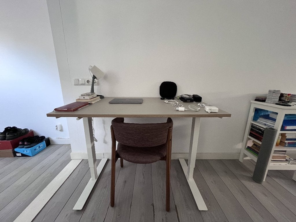 IKEA SKARSTA zit/sta bureau 120x70 cm + bureaulamp, Ophalen, Zit-sta bureau, Gebruikt, Spaanplaat of MDF