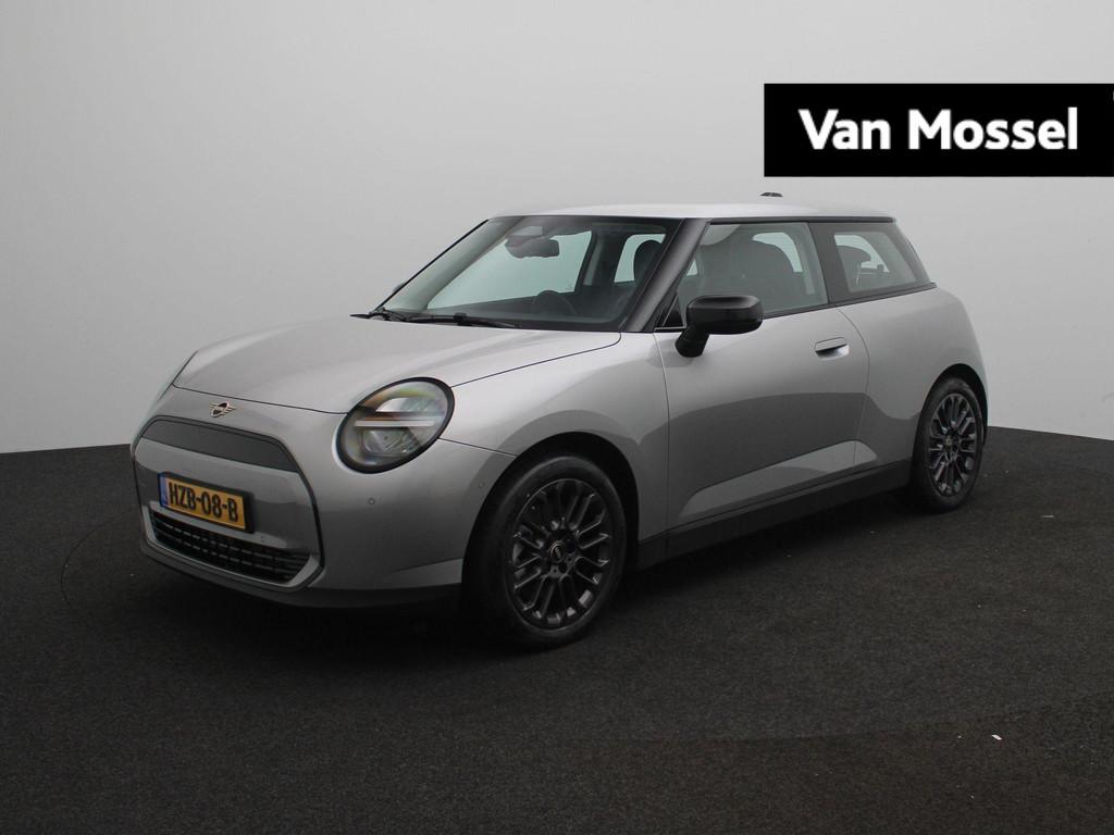 Mini Mini Cooper E Essential 40.7 kWh | Apple Carplay & Andr, Auto's, Mini, Stof, Gebruikt, 41 kWh, 4 stoelen