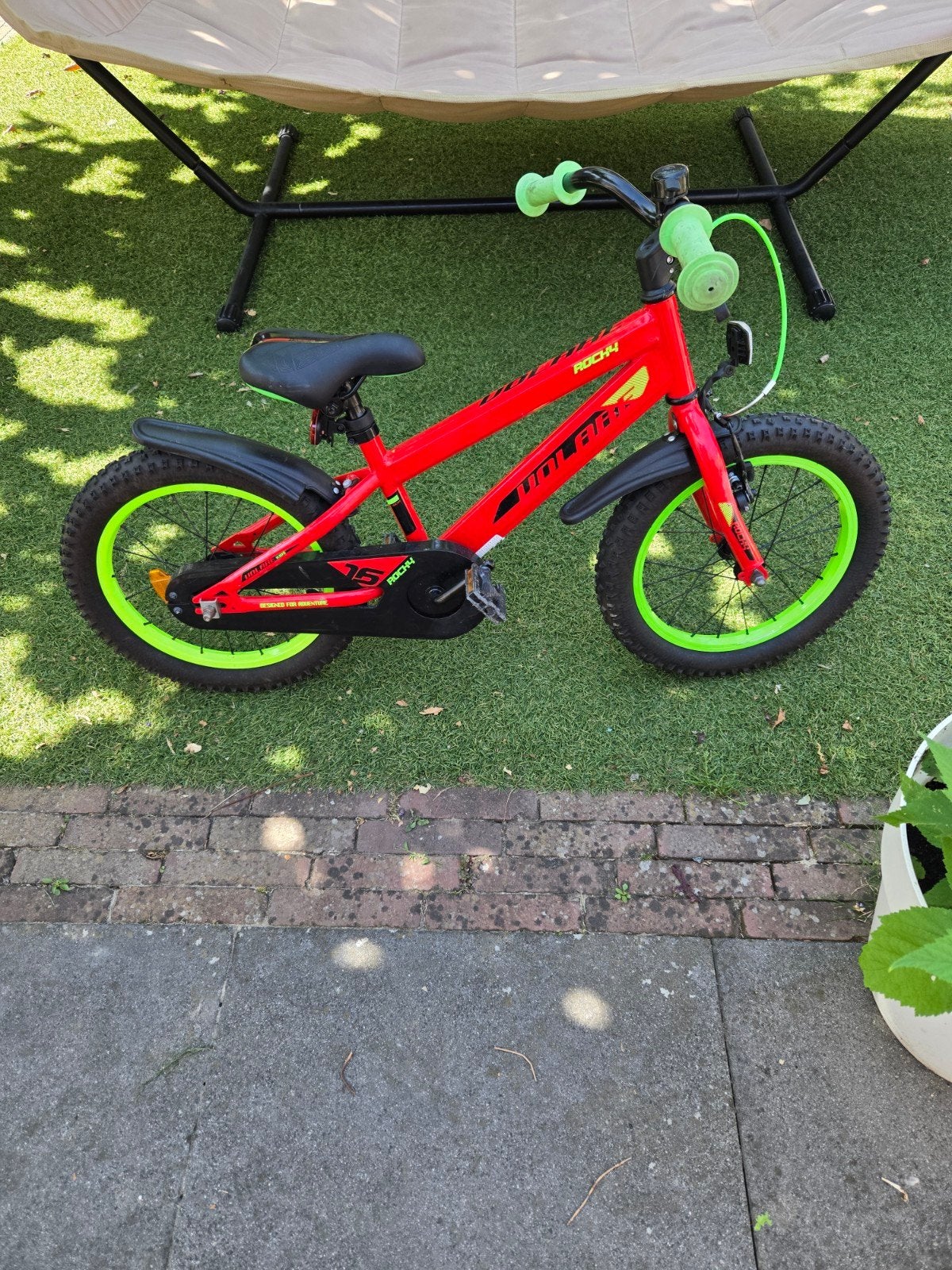 Volare Rocky 16 inch kinderfiets - Rood/Groen, Ophalen, Velgrem, Volare, 16 tot 20 inch