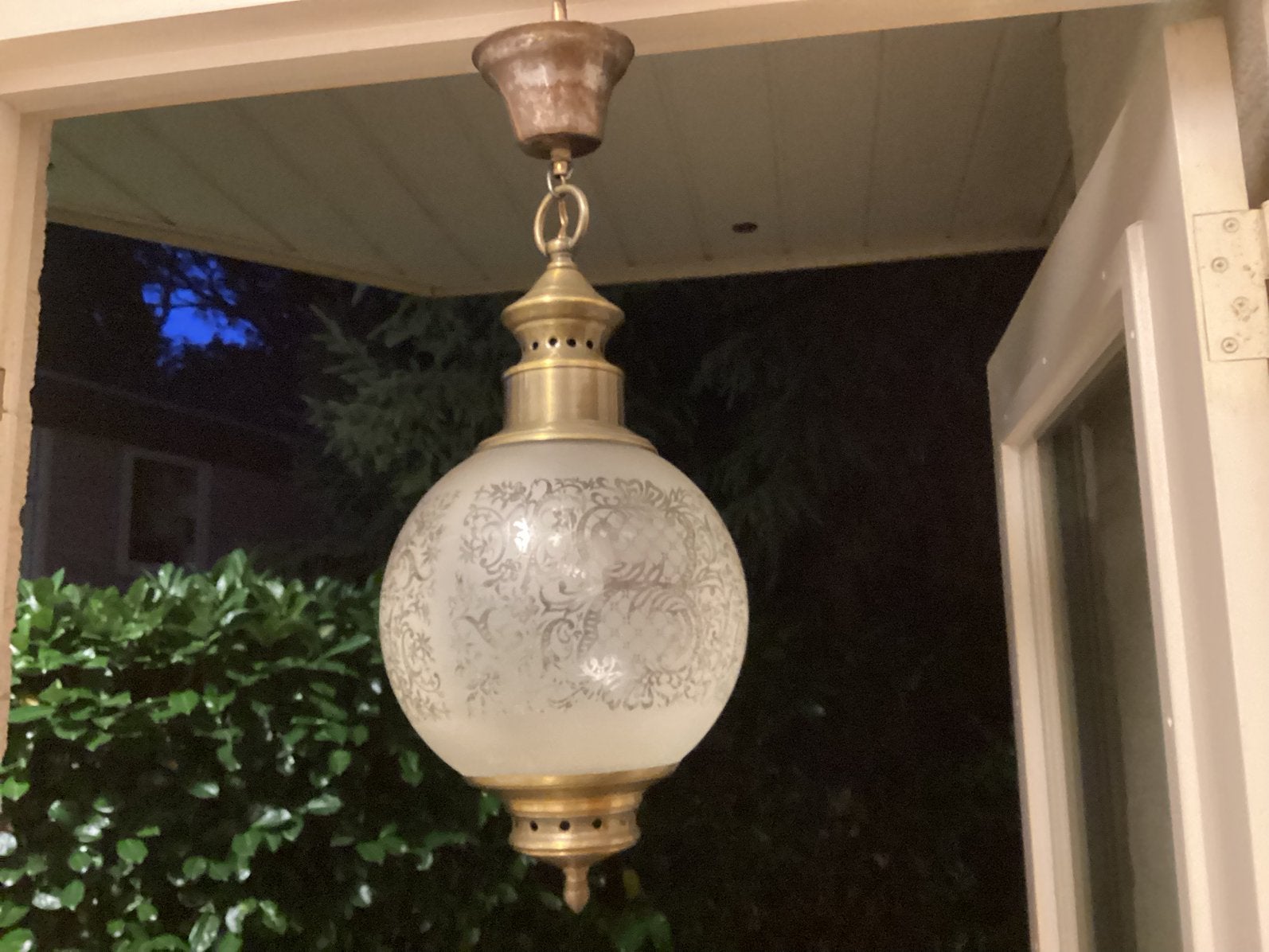 Antieke Lamp. Met Geëtst Bol Glas. Messing Armatuur., Ophalen of Verzenden