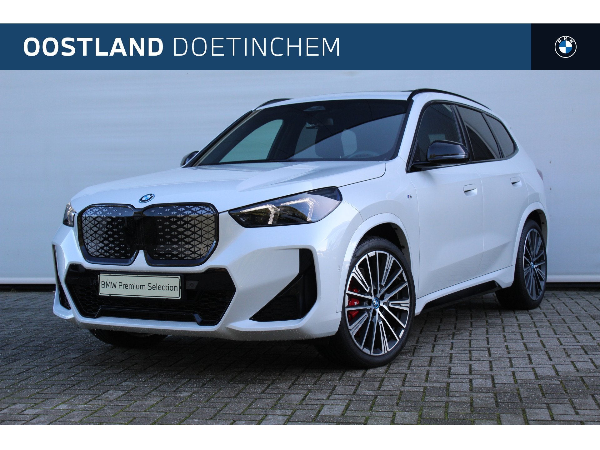 BMW iX1 eDrive20 M Sport / Panoramadak / Sportstoelen / Comf, Dealer onderhouden, Gebruikt, Met garantie (alle), 24 min