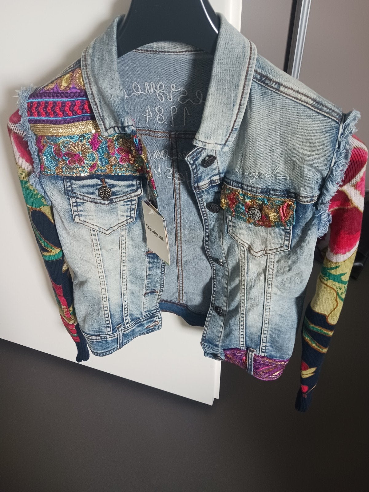 Nieuw Desigual spijkerjasje met kleurrijke details, Desigual, Ophalen of Verzenden, Nieuw, Meerkleurig