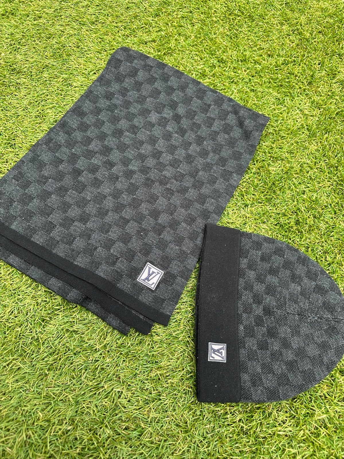 Louis Vuitton Muts en Sjaal Set - Grijs/Zwart, Ophalen of Verzenden, Gedragen, Muts