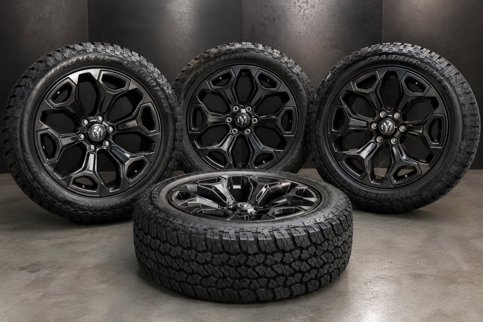DODGE RAM 22 INCH LIMITED SPORTVELGEN INCL GENERAL GRABBER, Ophalen, Gebruikt, 285 mm, Banden en Velgen