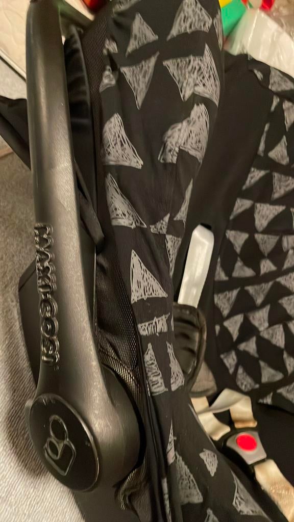 Maxicosi pebble autostoel met zonnescherm en voetenzak, Ophalen, 0 t/m 13 kg, Maxi-Cosi, Gebruikt