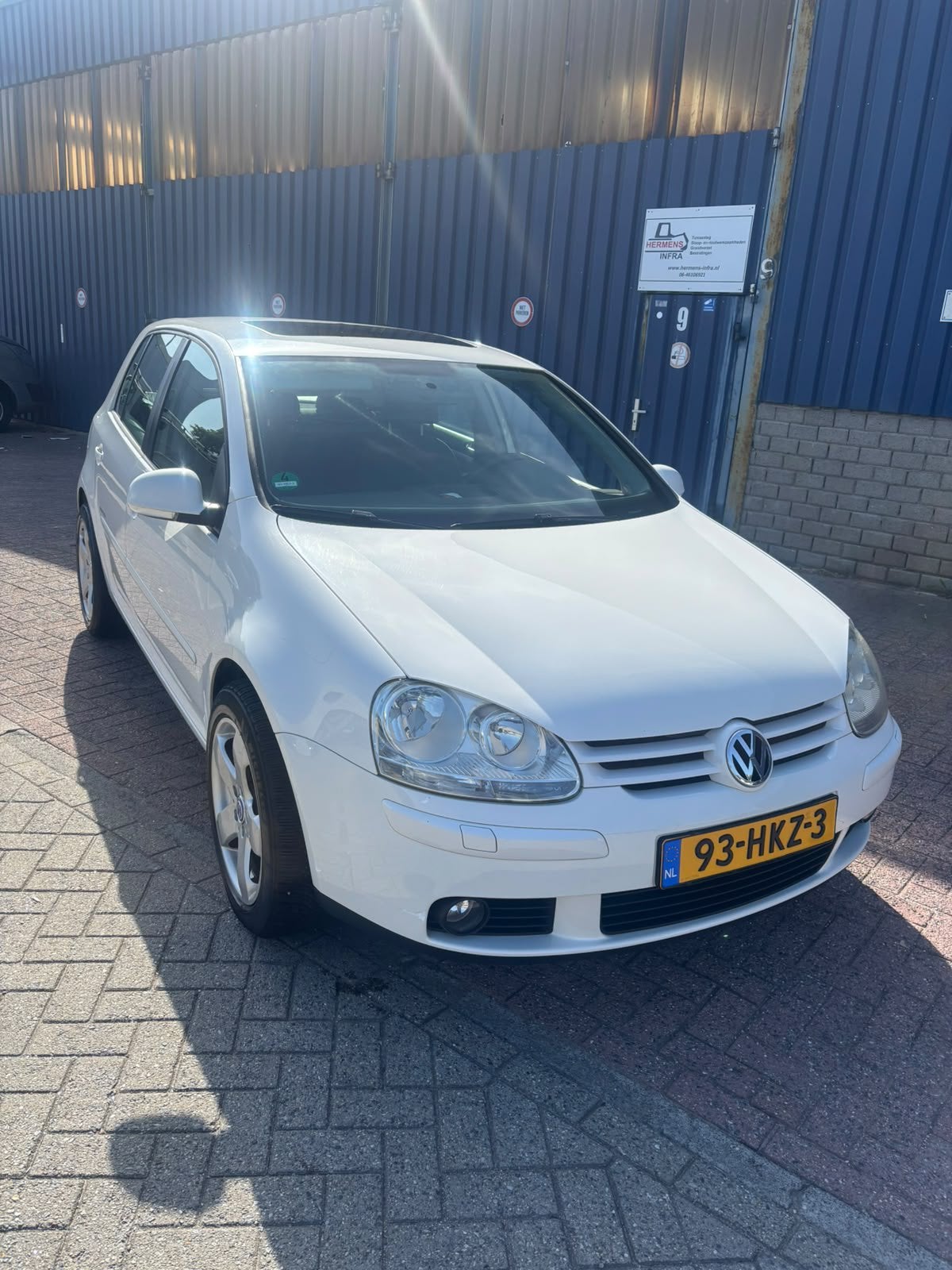 Volkswagen Golf 1.6 75KW AUTOMAAT 2009 Wit, Stof, 4 cilinders, Wit, Euro 4