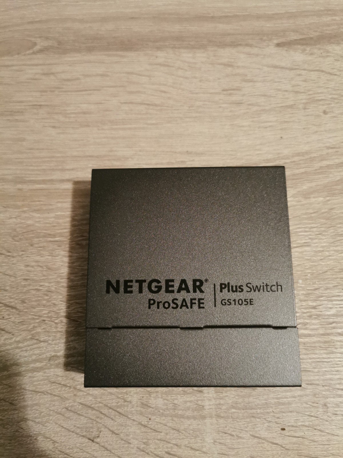 NETGEAR ProSAFE Plus Switch GS105E - 5 Gigabit poorten, Computers en Software, Ophalen, Zo goed als nieuw