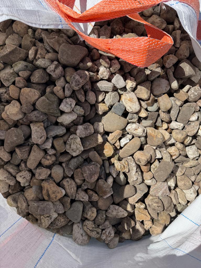 Grote zwerfkeien en grind in big bags (ca. 10 stuks), Tuin en Terras, Grind, Keien en Split, Ophalen of Verzenden, Gebruikt, Grijs